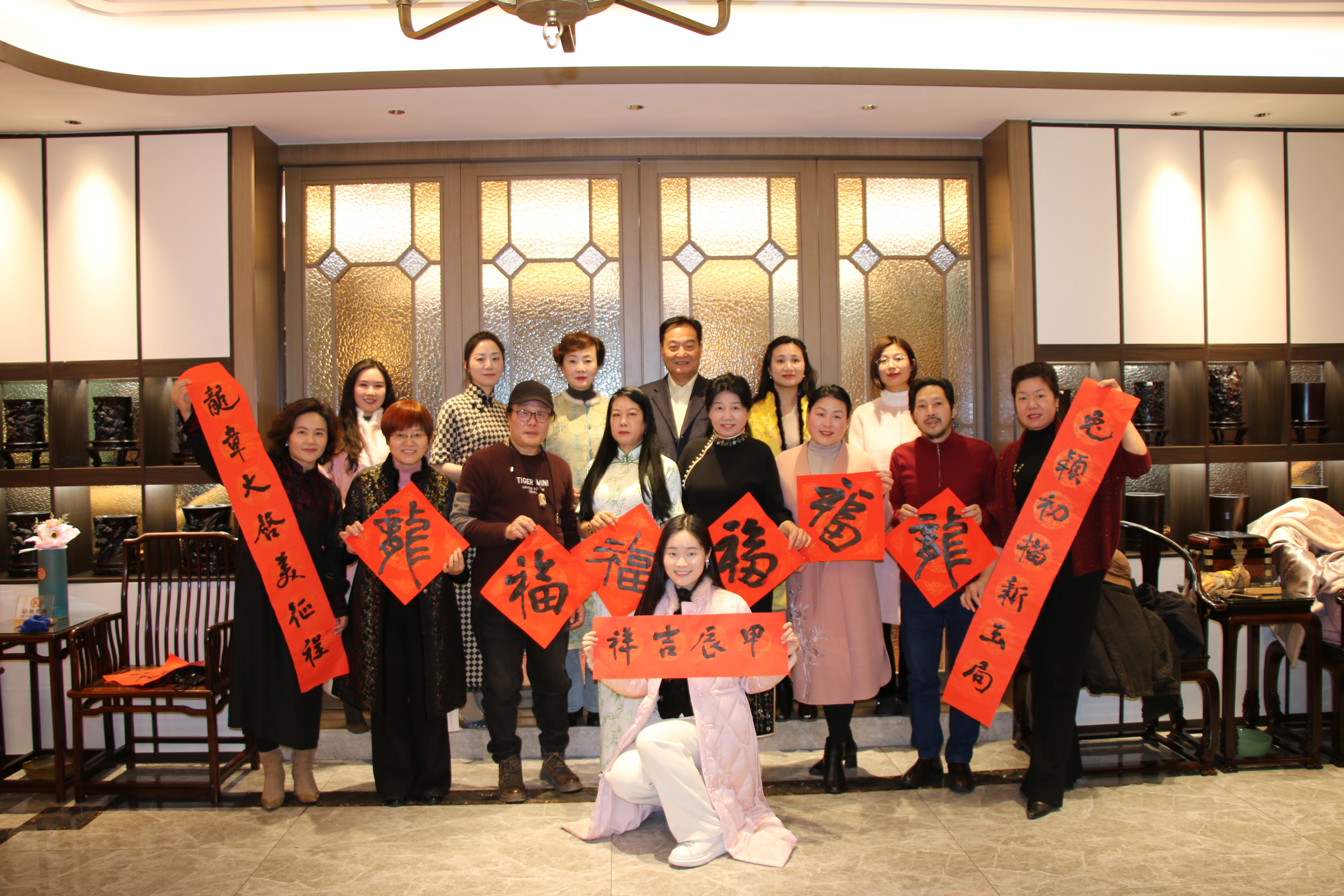<strong>荣萍雅集|名家挥毫迎新春 国风旗韵贺新年</strong>