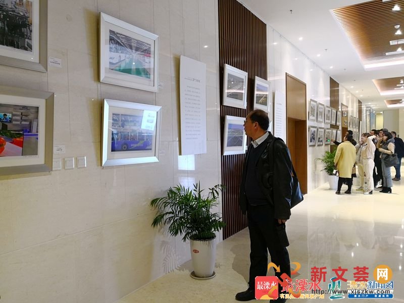 区应急管理局组织参观廉洁书画展1_副本.jpg 区应急管理局组织参观廉洁书画展1_副本.jpg