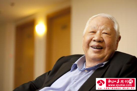 台湾当代诗人莫洛夫 视觉中国 资料