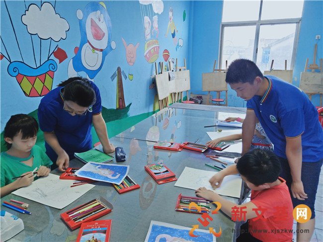 南京江寧龍都社區網格員貼心陪伴青少年兒童