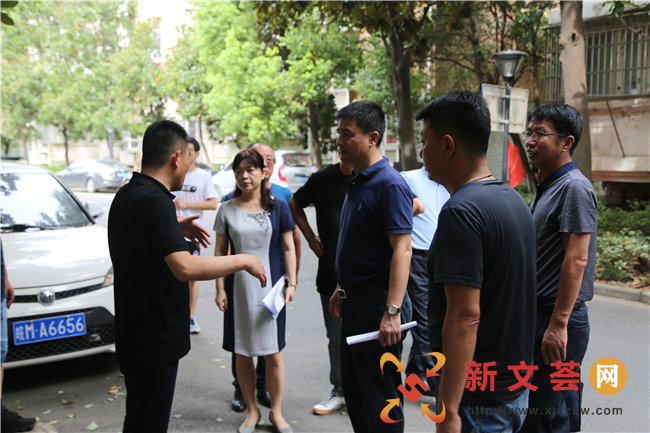 南京六合龙池街道领导现场调度居民小区、农贸市场文明城市创建工作