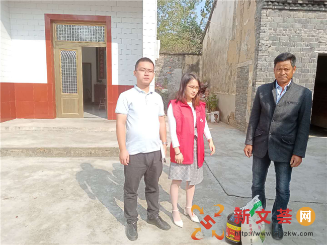 南京六合竹镇镇社区全科工作人员开展中秋走访慰问活动