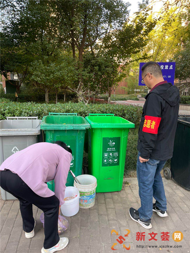 南京六合龙池街道龙池社区党总支开展“垃圾分类 党员先行”主题活动