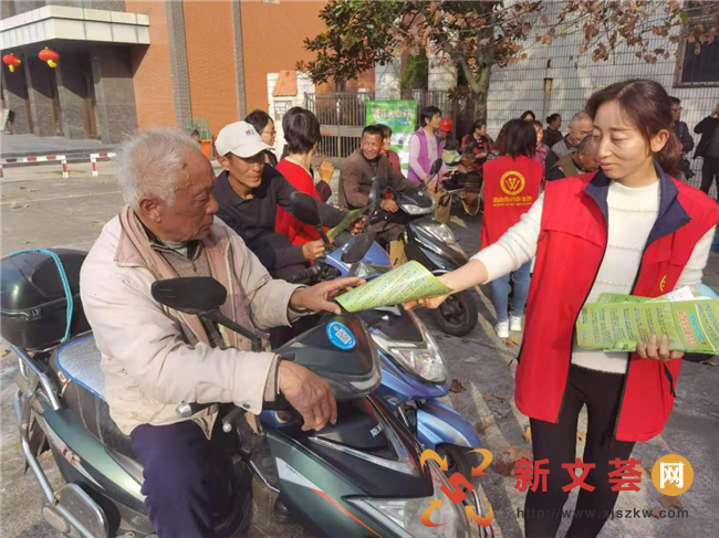 南京六合冶山社区便民服务中心邀请扬剧团开展送文艺进乡村活动