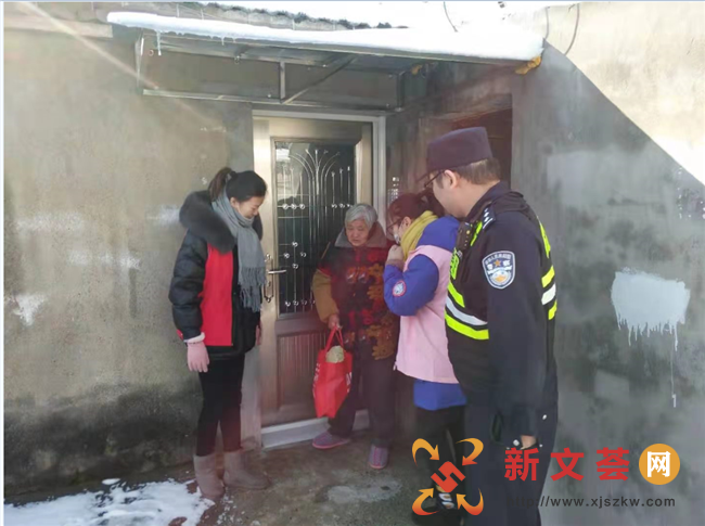 南京六合雄州街道白果社区:寒冬送温暖 慰问空巢独居困难老人