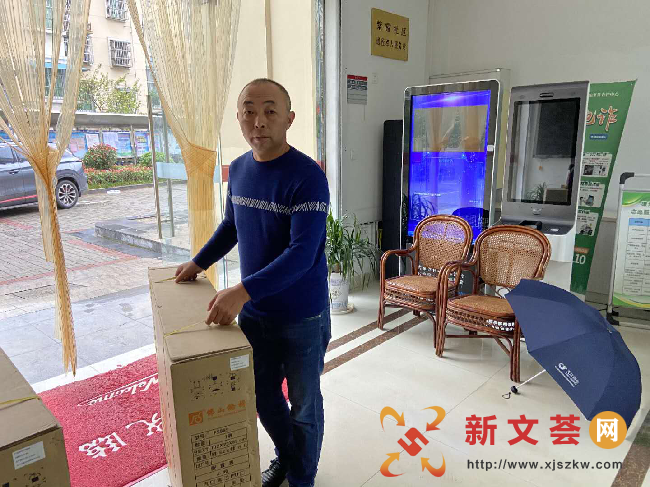 南京六合雄州街道紫霞社区入户为贫困残疾人精准适配辅具