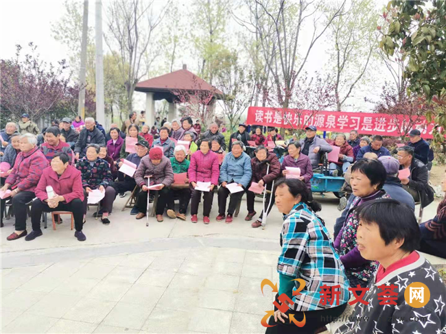 南京六合竹镇镇光华社区举办“读书是快乐的源泉，学习是进步的动力”活动