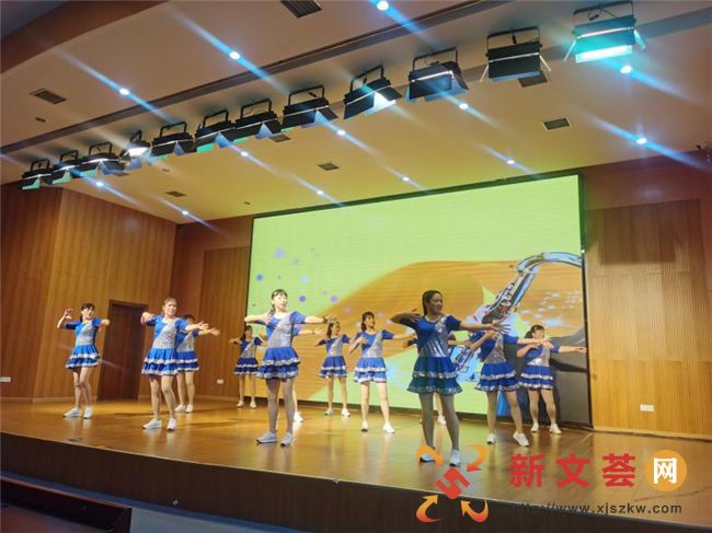 南京六合冶山街道石柱林社区便民服务中心组织开展广场舞活动
