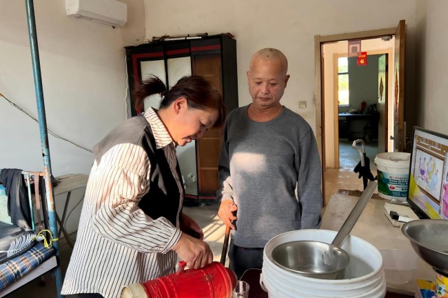 南京六合李久连18载深情守护,用大爱温暖舅舅晚年