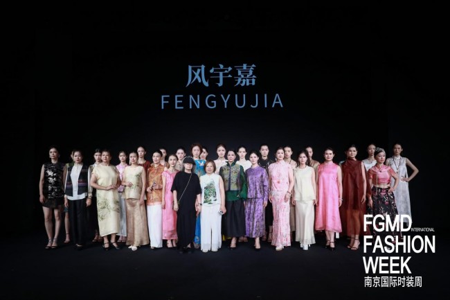 以丝为骨,以雅为魂|风宇嘉三十九载真丝美学惊艳南京国际时装周